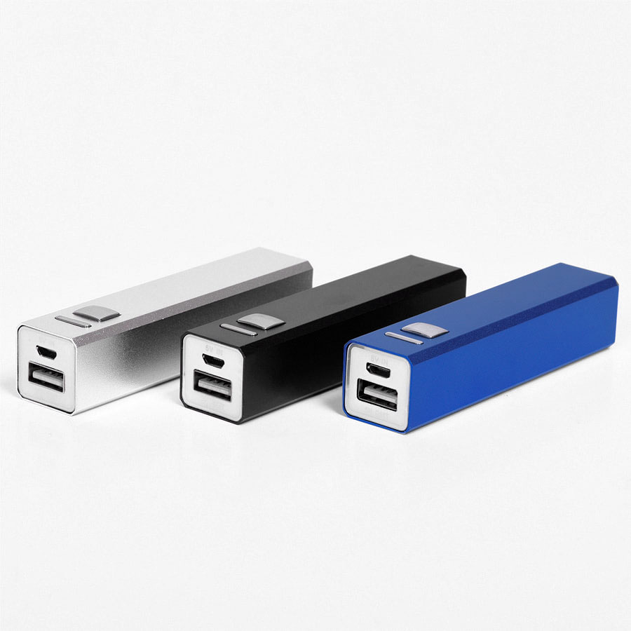 Универсальное зарядное устройство "Thazer" (2200mAh) Универсальное зарядное устройство "Thazer" (2200mAh)