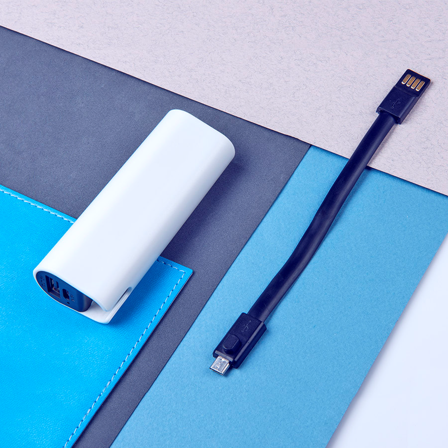 Универсальное зарядное устройство "Cute" (2200mAh) Универсальное зарядное устройство "Cute" (2200mAh)